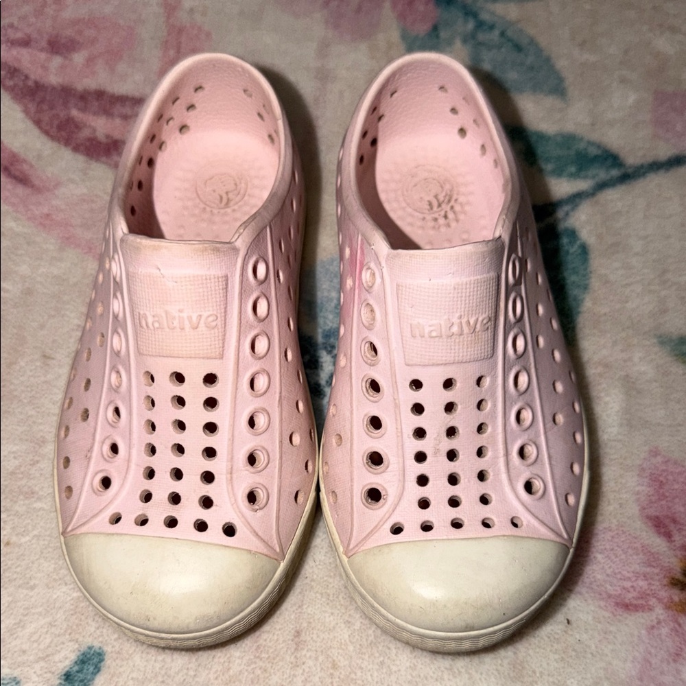 Native Kids Water Shoes in Pale Pink with White Toe